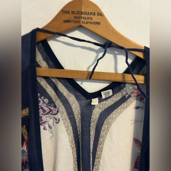 Moth floral kimono size M/L very lightweight with a tie. Boho summer vibes - Picture 2 of 7